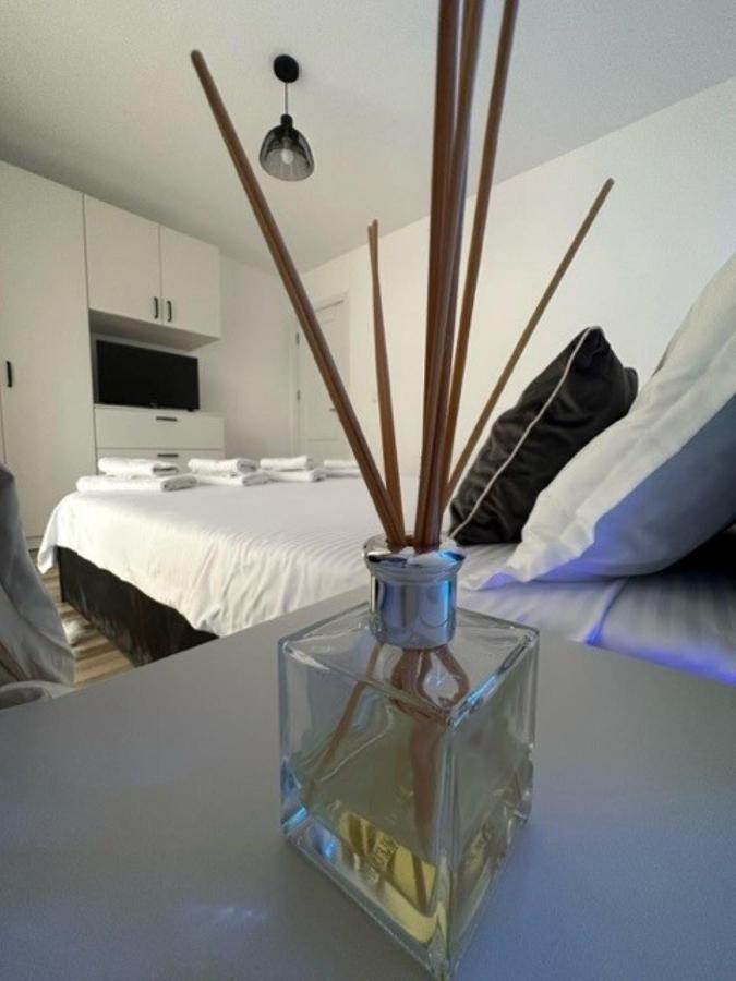 Escape Lounge Lägenhet Craiova Exteriör bild