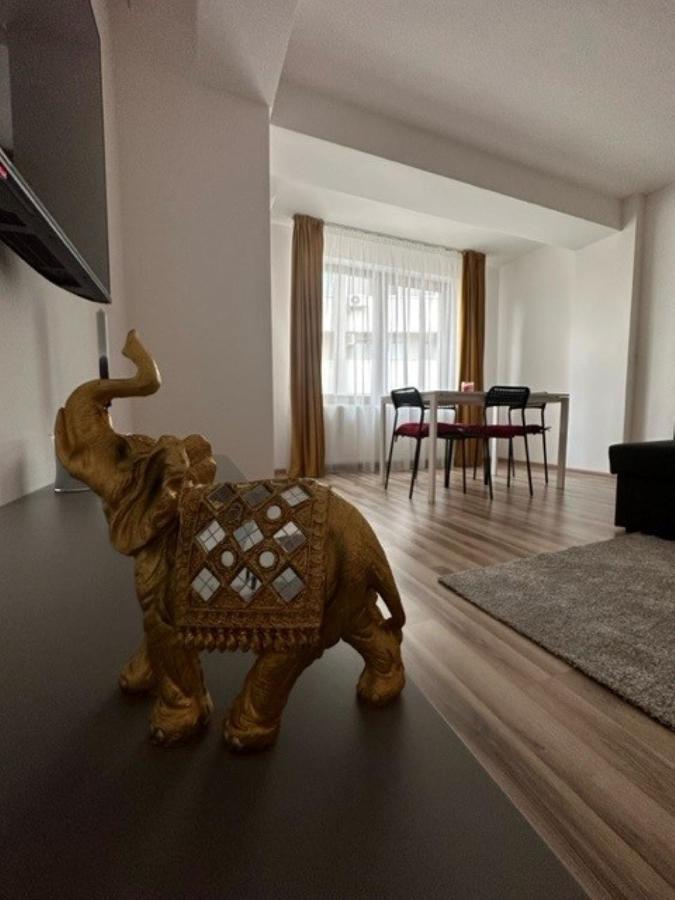 Escape Lounge Lägenhet Craiova Exteriör bild