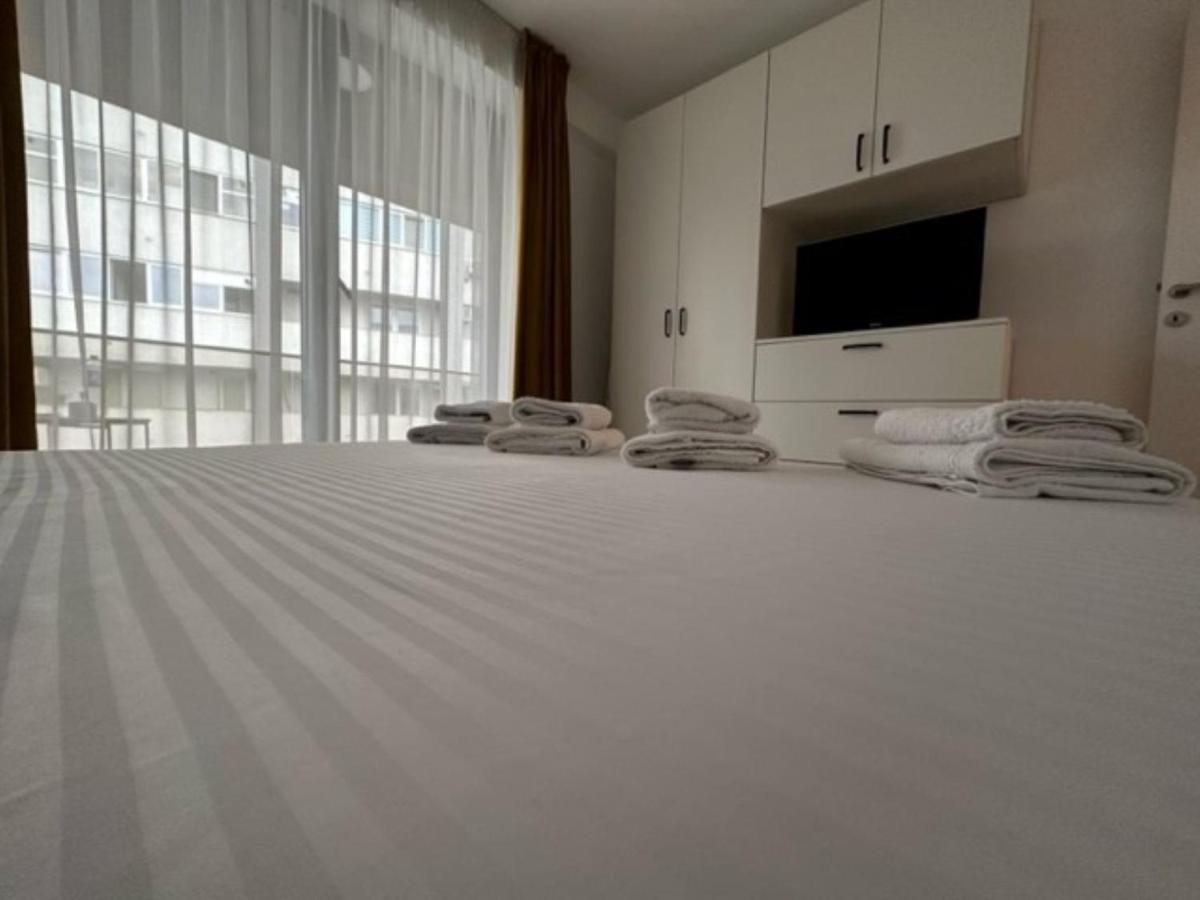 Escape Lounge Lägenhet Craiova Exteriör bild